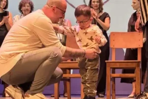 Έλληνας δότης έσωσε 4χρονο αγόρι από την Τουρκία και το συνάντησε για πρώτη φορά