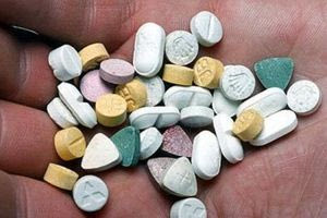 Θεσσαλονίκη: Δικαστική αυλαία με μείωση ποινών στην υπόθεση των 500.000 χαπιών ecstasy