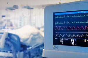 Άγιοι Ανάργυροι: Στην εντατική μετά το χειρουργείο η 15χρονη που τραυματίστηκε στο κεφάλι από τον σοβά