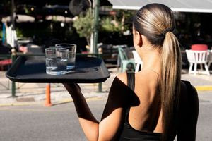 «Επαχθής και άδικη» η φορολόγηση του φιλοδωρήματος λένε οι επαγγελματίες της εστίασης στο Ηράκλειο