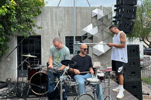 Γιάννης Λιανός: Ο μπασκετμπολίστας του ΟΦΗ που «σκοράρει» στα backstage των συναυλιών σπουδαίων καλλιτεχνών