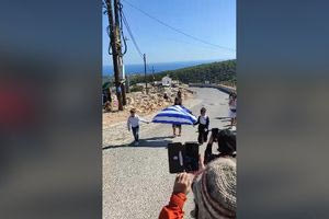 Γαύδος: Συγκίνηση για τους δύο μαθητές δημοτικού που παρέλασαν για την 28η Οκτωβρίου