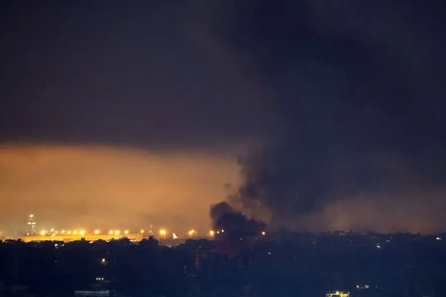 Ολονύχτιο σφυροκόπημα του Ισραήλ στην Βηρυτό – 21 νεκροί σε επίθεση σε τζαμί στην Γάζα