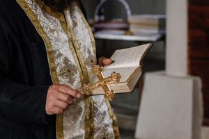 Βόλος: Κάνει τον ιερέα και ζητά από τους πιστούς 800 ευρώ για ξεμάτιασμα