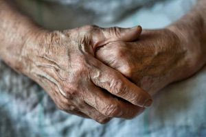 Ηράκλειο: Χτύπησε την 77χρονη μητέρα του με σκουπόξυλο – μεταφέρθηκε στην ψυχιατρική κλινική