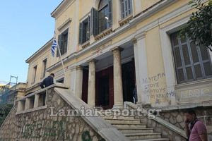 Καμένα Βούρλα: Προφυλακιστέα η 50χρονη για τη δολοφονία της 84χρονης