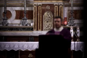 Σκάνδαλο στην Καθολική Εκκλησία: Δεσμεύονται λογαριασμοί εταιρειών και προσώπων