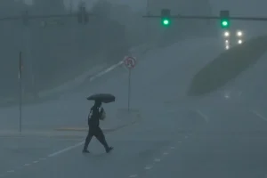 LIVE εικόνα: ο τυφώνας Μίλτον έφτασε στη Φλόριντα – επιβεβαιώθηκαν οι πρώτοι νεκροί