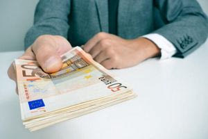 Κατώτατος μισθός: Πότε θα ισχύσει – Ποιος είναι ο νέος τρόπος υπολογισμού