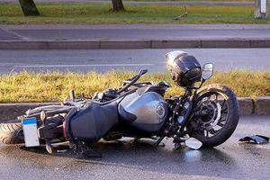 Στο νοσοκομείο δικυκλιστής μετά από τροχαίο