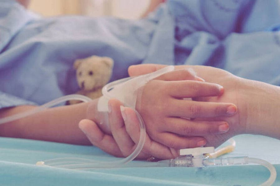 Μάχη για τη ζωή του δίνει 3χρονο αγοράκι – Στην αστυνομία μητέρα και πατριός