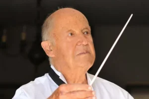 Μίμης Πλέσσας: Συγγενείς και φίλοι αποχαιρέτησαν τον μεγάλο μουσικοσυνθέτη