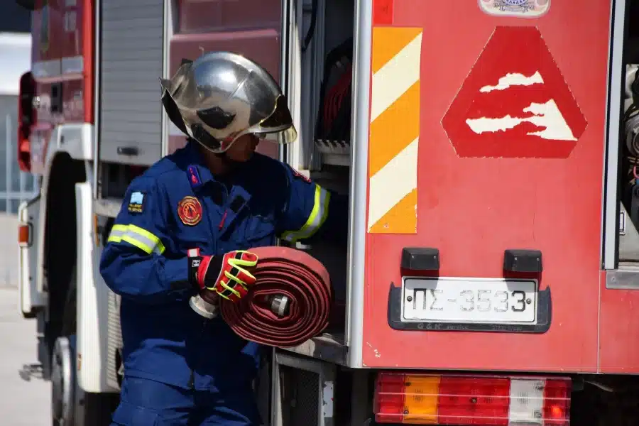 Φωτιά σε εγκαταλελειμμένο κτίριο στου Ρέντη