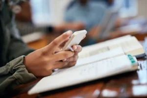 Εκτακτη προειδοποίηση του FBI στους χρήστες κινητών: Σταματήστε να στέλνετε μηνύματα