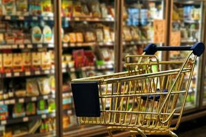 Μείωση τιμών σε βασικά αγαθά – Ποια είδη θα πωλούνται φθηνότερα έως και 15% για τουλάχιστον δύο μήνες