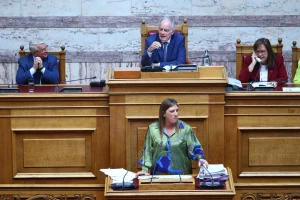 Τασούλας σε Κωνσταντοπούλου στη Βουλή: «Τι είναι το TikTok;»