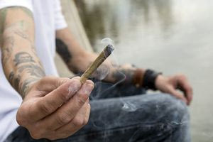 Θεσσαλονίκη: Δύο χρόνια φυλακή σε γνωστό τράπερ που παρήγγειλε κάνναβη μέσω delivery