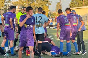“Πάγωσε” το γήπεδο της Σούδας: Ποδοσφαιριστής έχασε τις αισθήσεις του μέσα στο γήπεδο – ενθαρρυντικές οι εξετάσεις
