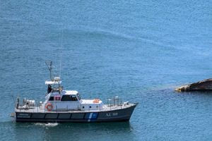 Σάμος: Ναυάγησε σκάφος με μετανάστες, έρευνες από πλοία και ελικόπτερο