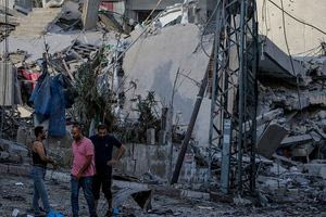 Το Ισραήλ βομβάρδισε πολυκατοικία στη Γάζα – Τουλάχιστον 93 νεκροί, τα περισσότερα θύματα γυναίκες και παιδιά