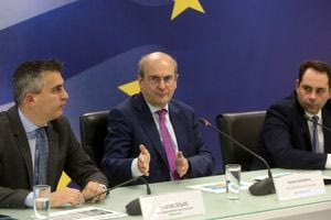 Οι αλλαγές που φέρνει το νέο φορολογικό νομοσχέδιο – Αφορολόγητα τα φιλοδωρήματα έως 300 ευρώ ανά μήνα