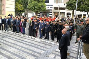 Με επιμνημόσυνη δέηση και κατάθεση στεφάνων τιμήθηκε στο Ηράκλειο η Hμέρα των Ενόπλων Δυνάμεων