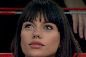 Ποιο είναι το κορίτσι που εμφανίστηκε στο ΣΕΦ και ψάχνουν όλοι στα social media