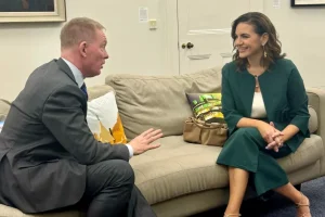 Όλγα Κεφαλογιάννη: Συνάντηση με τον βρετανό ομόλογό της στο Λονδίνο