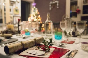 Aνακοινώθηκαν οι ημερομηνίες: Πότε καταβάλλονται τα επιδόματα και το δώρο Χριστουγέννων