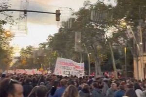 Χιλιάδες πολίτες διαδήλωσαν στη Βαρκελώνη, ζητώντας να μειωθούν τα ενοίκια