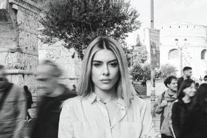 Πενήντα καταστήματα στη Θεσσαλονίκη μετατρέπονται σε καταφύγια για τα θύματα έμφυλης βίας