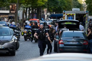 Συναγερμός στο Παρίσι: Ομηρία πολιτών σε εστιατόριο από ταμπουρωμένο άνδρα