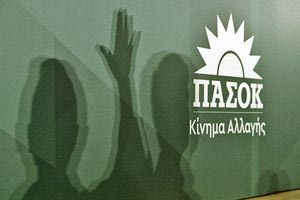 Το ΠΑΣΟΚ αξιωματική αντιπολίτευση μετά τις ανεξαρτητοποιήσεις στον ΣΥΡΙΖΑ