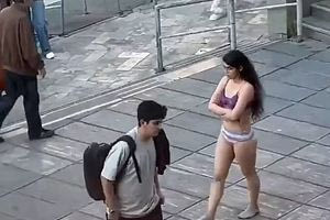 Ιράν: Πού βρίσκεται η φοιτήτρια που διαμαρτυρήθηκε ημίγυμνη σε πανεπιστήμιο της Τεχεράνης;