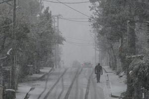 Καιρός: Καταιγίδες και χιόνια από το απόγευμα των Χριστουγέννων