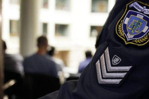 Συνελήφθη αστυνομικός της ασφάλειας της Βουλής: Τον κατήγγειλε η σύζυγός του ότι βίαζε τα τέσσερα παιδιά τους!