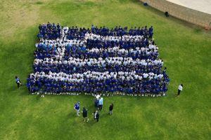Αυστραλία: Μαθητές σχημάτισαν με τα σώματά τους την ελληνική σημαία