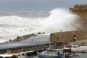 Το Κεντρικό Λιμεναρχείο Ηρακλείου προειδοποιεί για τα επικίνδυνα καιρικά φαινόμενα