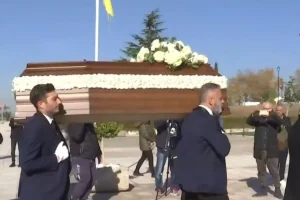 Βέφα Αλεξιάδου: Το τελευταίο αντίο στην «εθνική μαγείρισσα» – Κανένας επώνυμος μάγειρας στην κηδεία της