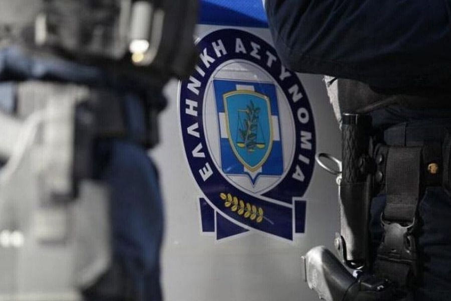 Πειραιάς: Συνελήφθη κακοποιός με ολόκληρο οπλοστάσιο από τον αμερικανικό στρατό