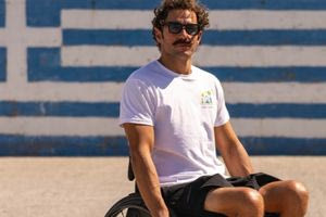 Ο Αντώνης Τσαπατάκης αποκαλύπτει τις δυσκολίες πρόσβασης στη Βουλή για τα ΑμεΑ