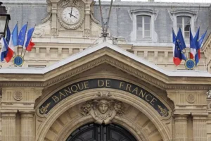 Πτώση στις τραπεζικές μετοχές της Γαλλίας προκαλεί η κυβερνητική κρίση στη χώρα