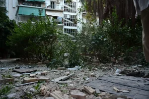 Αμπελόκηποι: Τι λένε οι ένοικοι της πολυκατοικίας όπου έσκασε η βόμβα