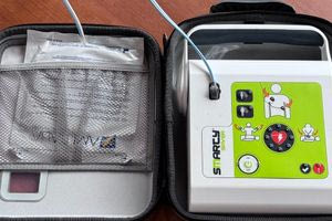 Ρέθυμνο: Εγκαταστάθηκαν 21 απινιδωτές σε καίριες θέσεις του Δήμου