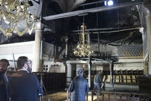 Μεγάλες ζημιές από την πυρκαγιά στη Μητρόπολη Ιωαννίνων