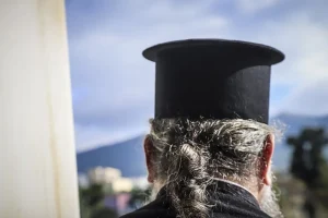 Ηράκλειο: Ιερέας μηνύει την πρώην πρεσβυτέρα και τον γιο του για ενδοοικογενειακή βία