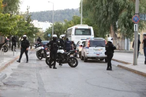 Αλλοδαπός απέδρασε από την Ευελπίδων