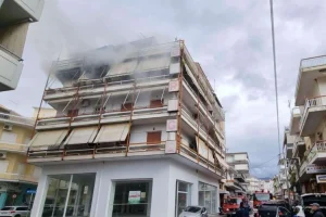 Καλαμάτα: Φωτιά σε διαμέρισμα – Στο νοσοκομείο τέσσερα άτομα