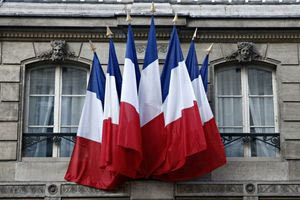 Γαλλία: Κίνδυνος να πέσει η κυβέρνηση της χώρας