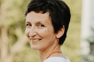 Επιστήμονας θεράπευσε τον καρκίνο της με ιούς που καλλιέργησε στο εργαστήριό της